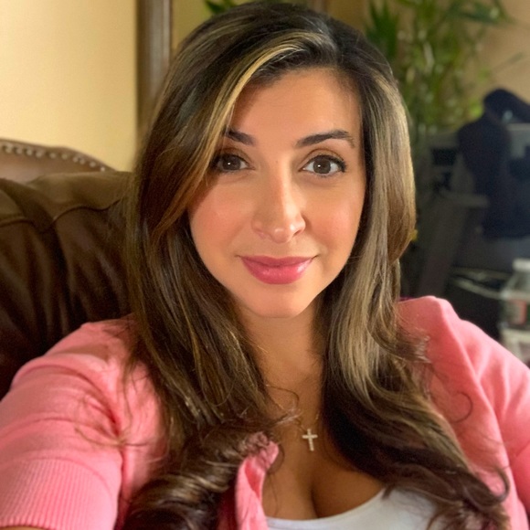 Meet your Posher, Kayla - Picture 2 of 6